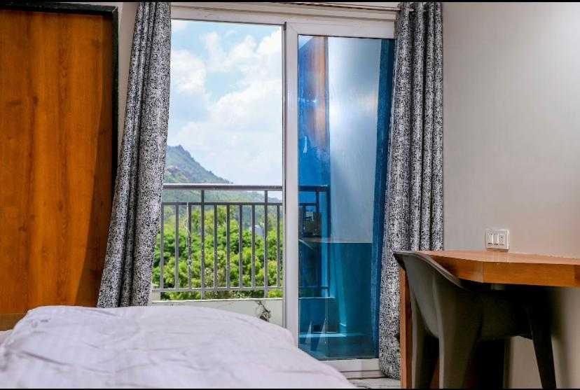 Super Townhouse Ambaji Formerly Hotel Kardhar Inn エクステリア 写真