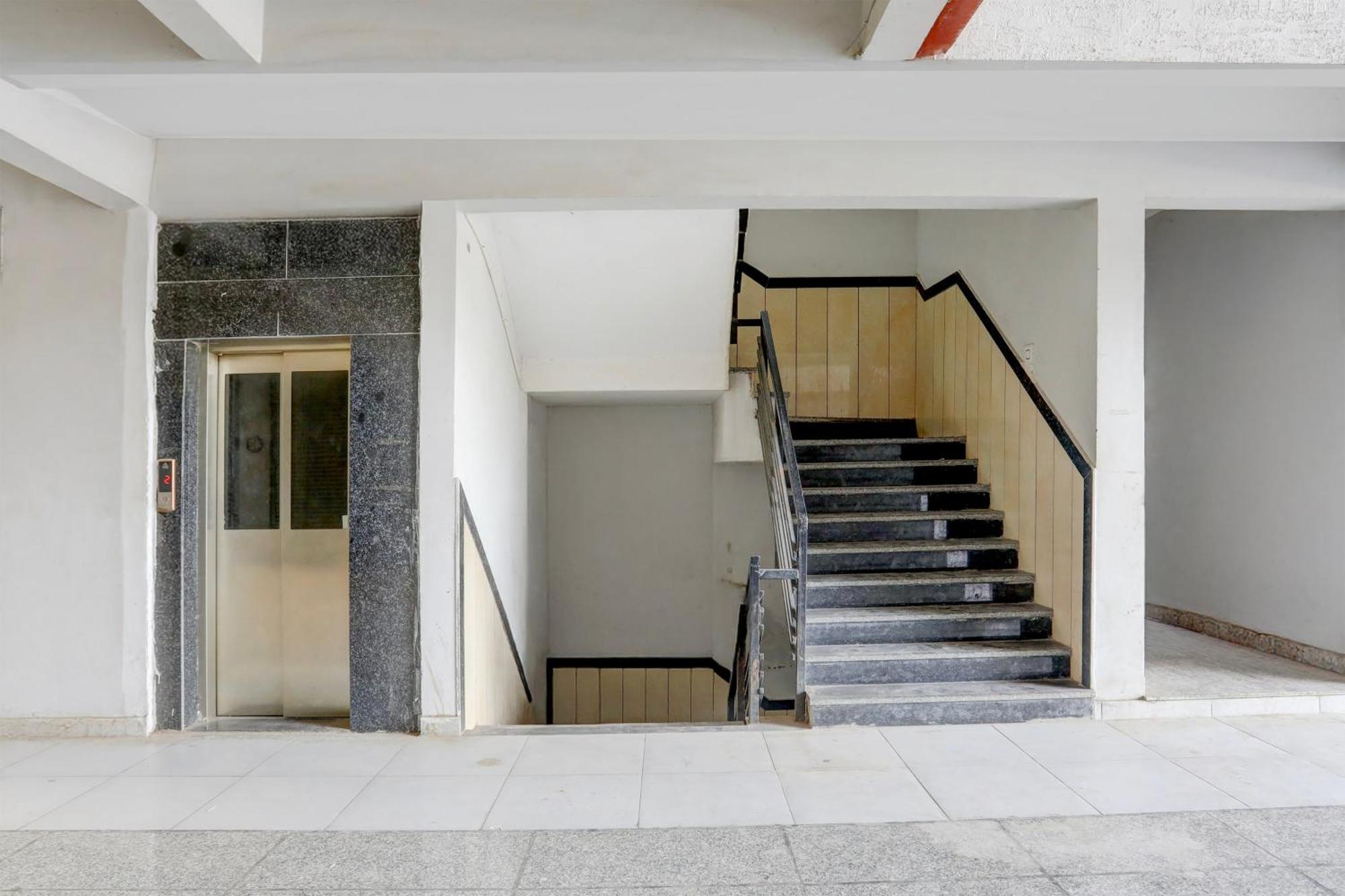 Super Townhouse Ambaji Formerly Hotel Kardhar Inn エクステリア 写真