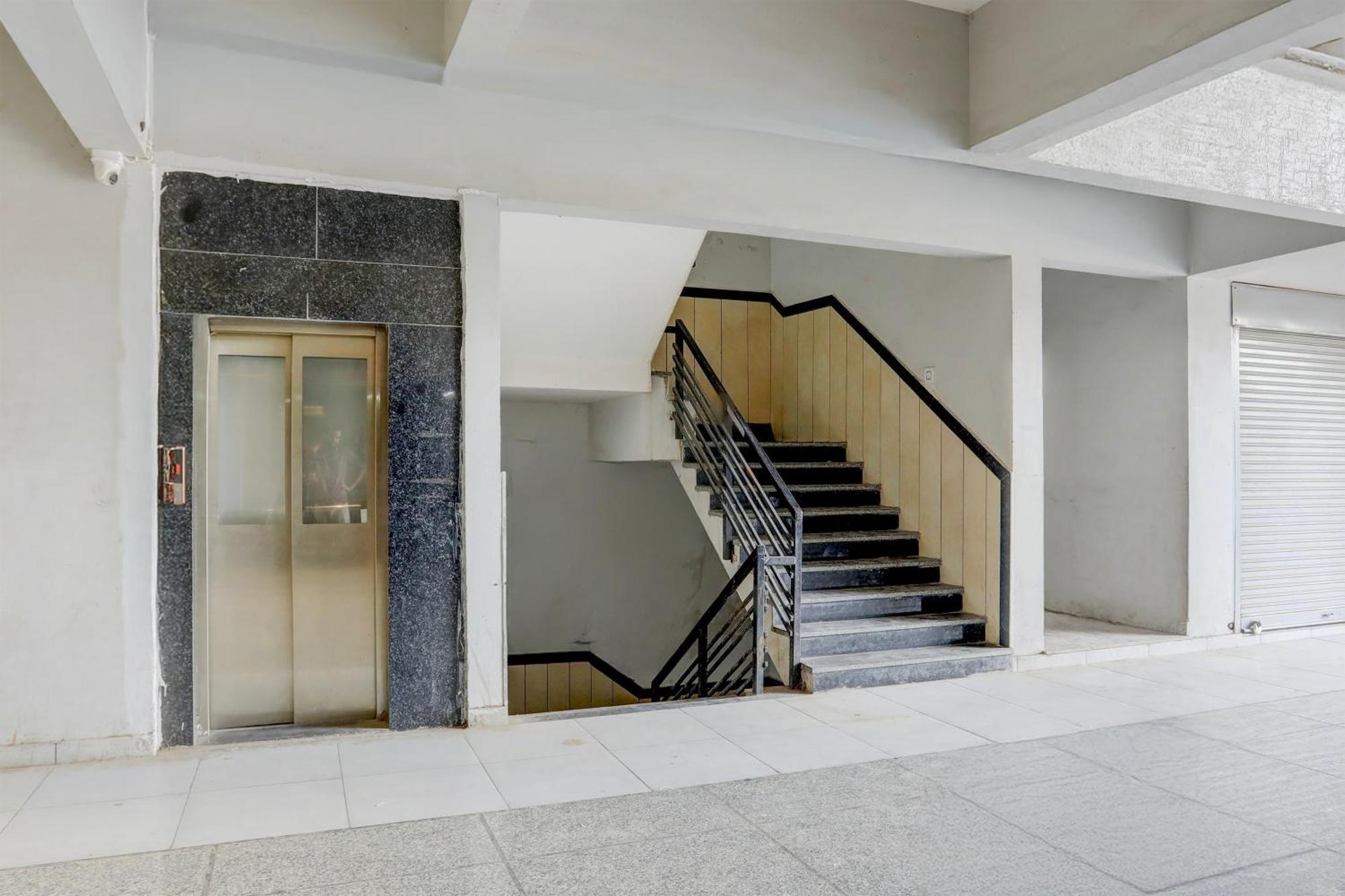 Super Townhouse Ambaji Formerly Hotel Kardhar Inn エクステリア 写真