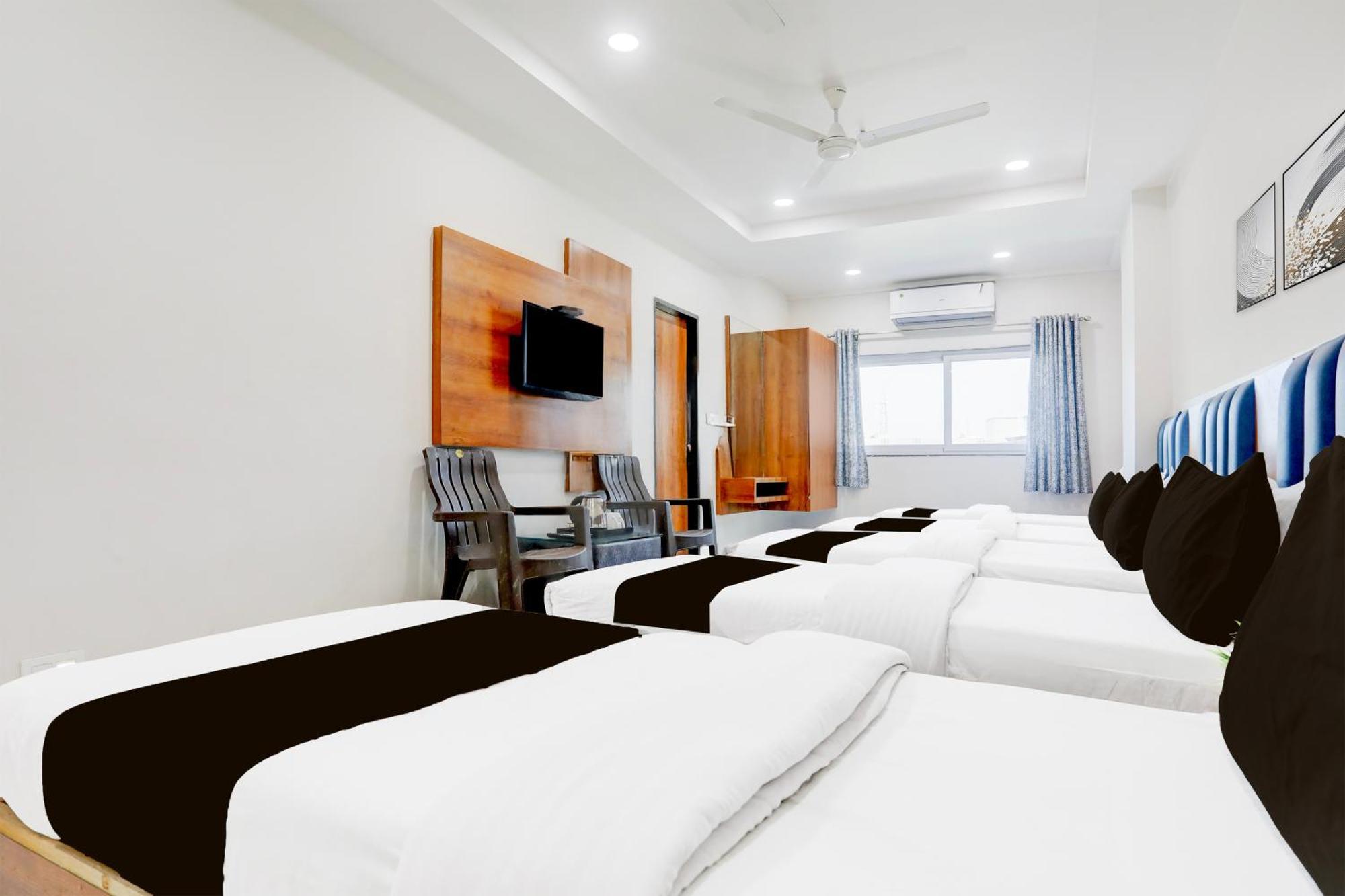 Super Townhouse Ambaji Formerly Hotel Kardhar Inn エクステリア 写真