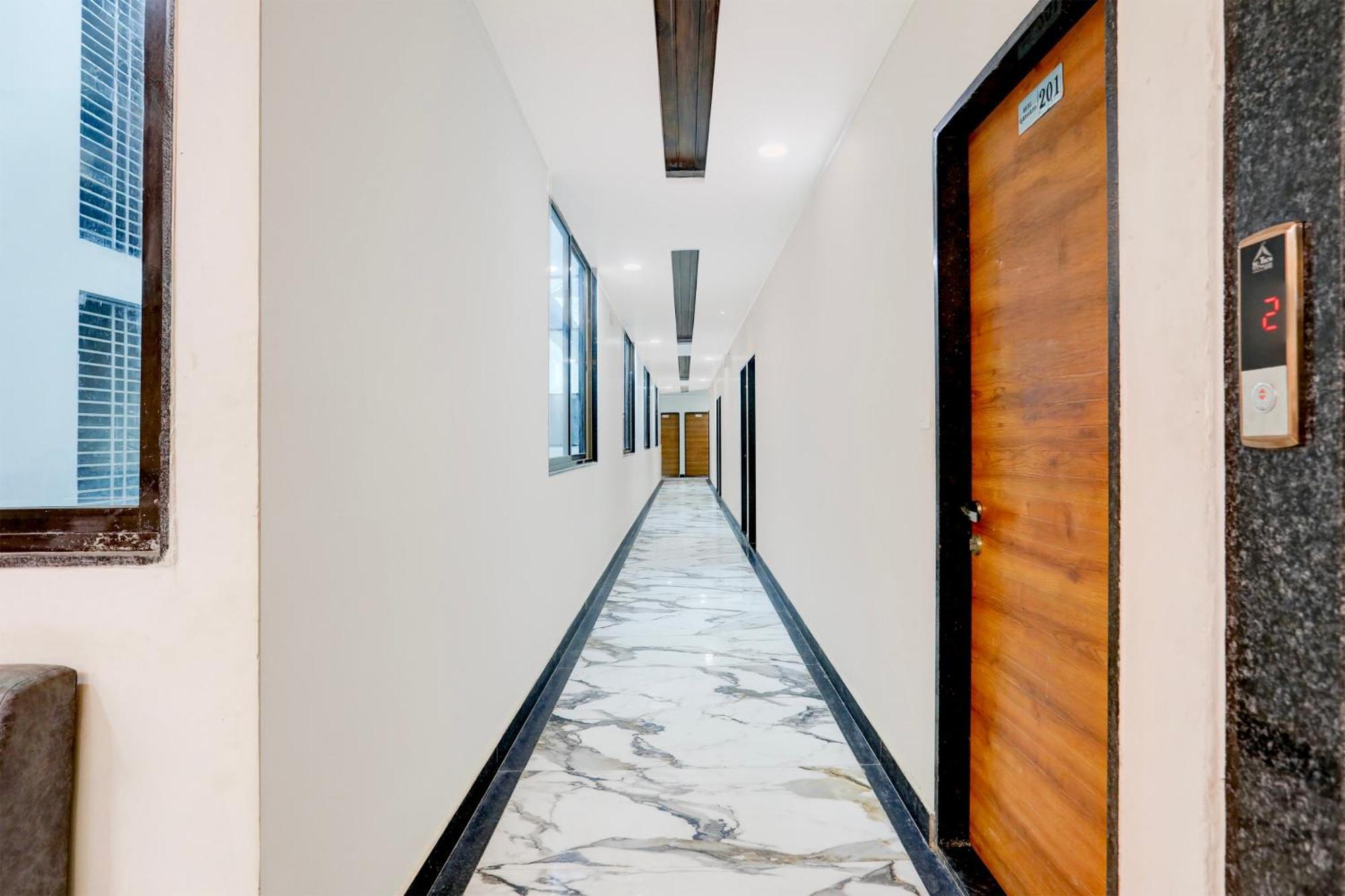 Super Townhouse Ambaji Formerly Hotel Kardhar Inn エクステリア 写真
