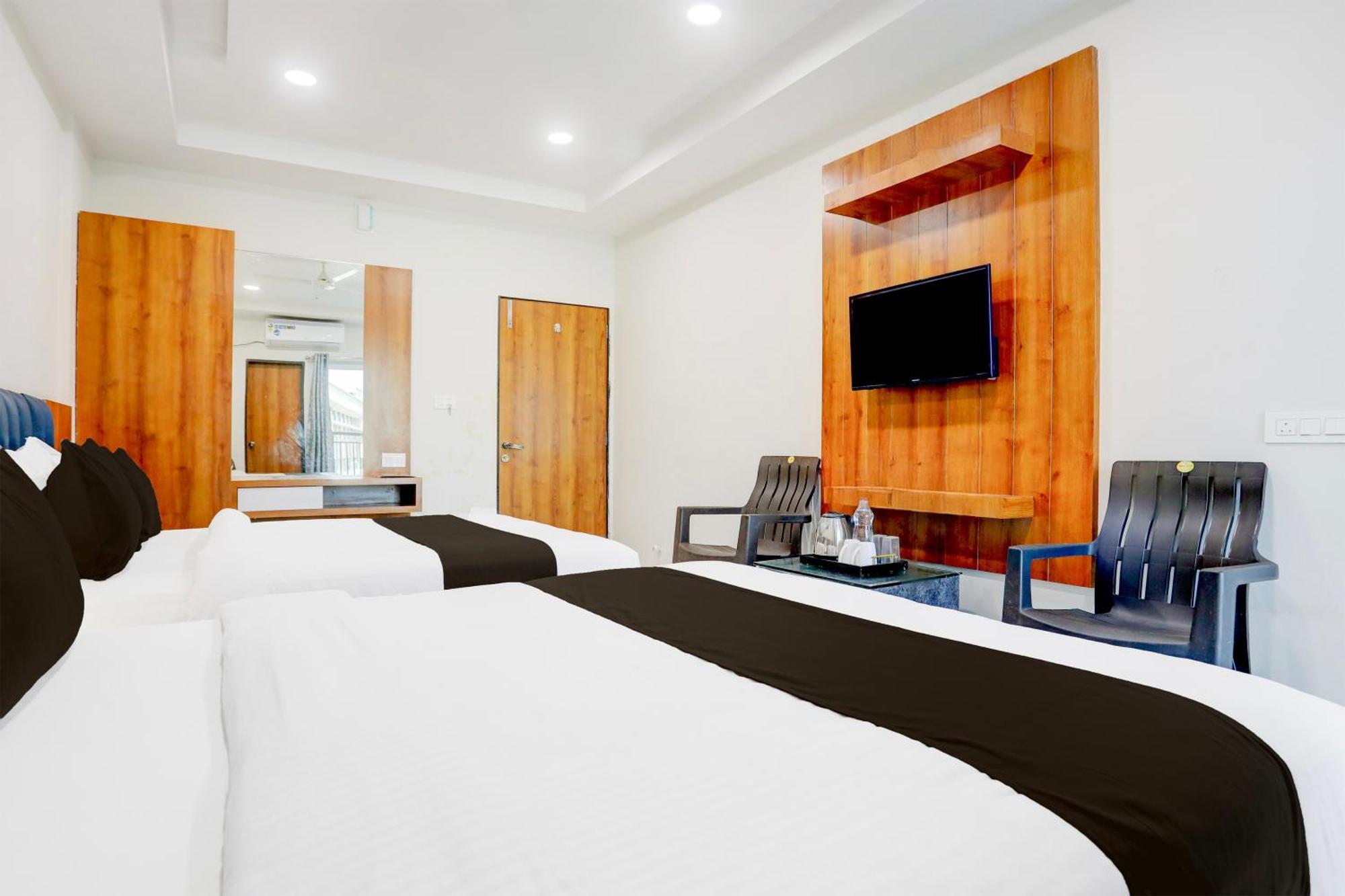 Super Townhouse Ambaji Formerly Hotel Kardhar Inn エクステリア 写真