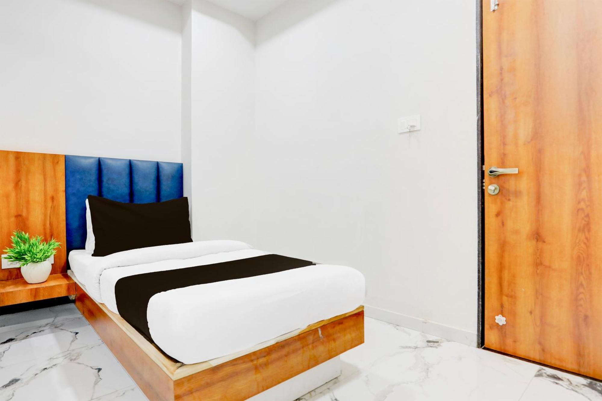 Super Townhouse Ambaji Formerly Hotel Kardhar Inn エクステリア 写真