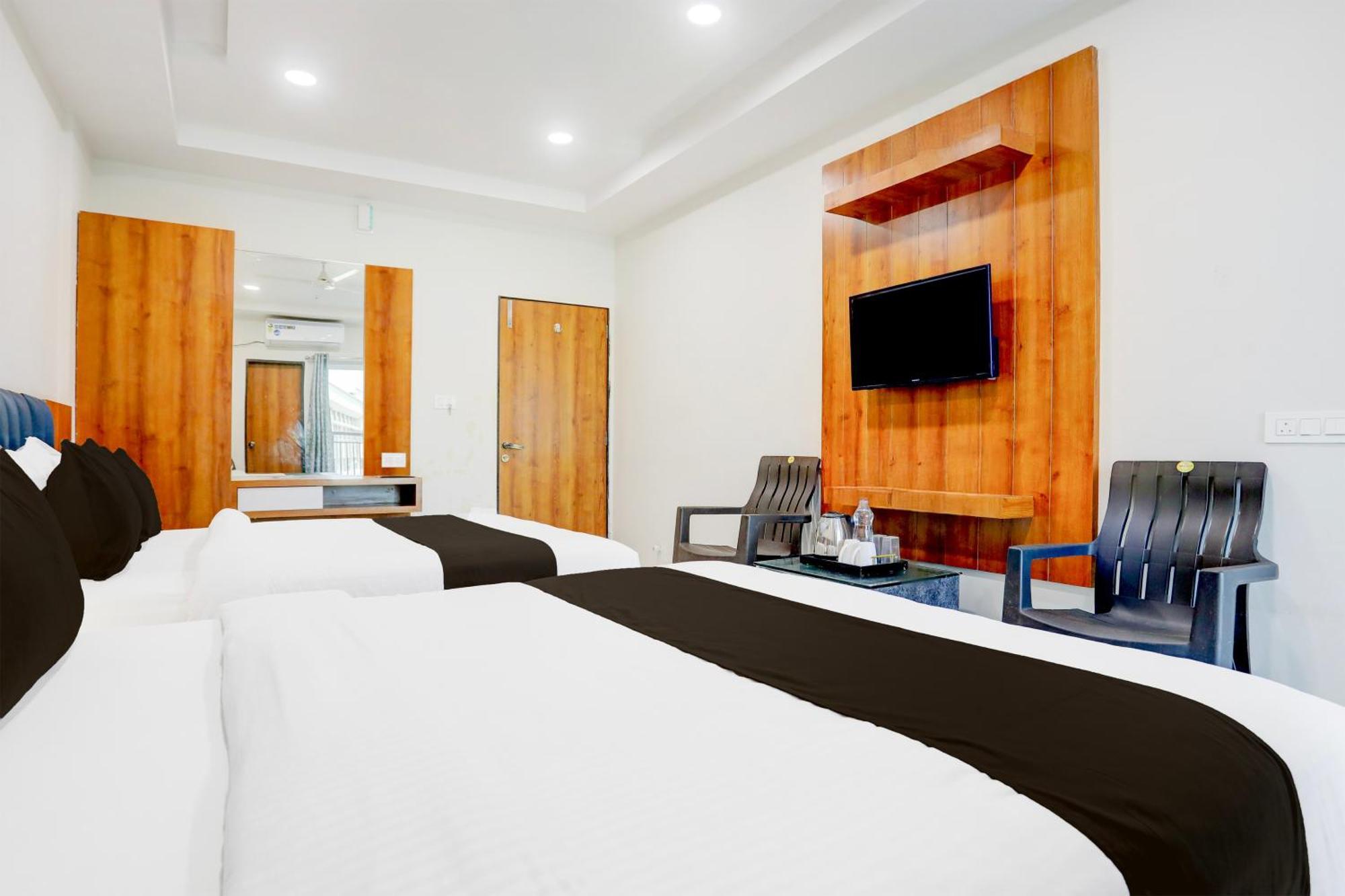 Super Townhouse Ambaji Formerly Hotel Kardhar Inn エクステリア 写真