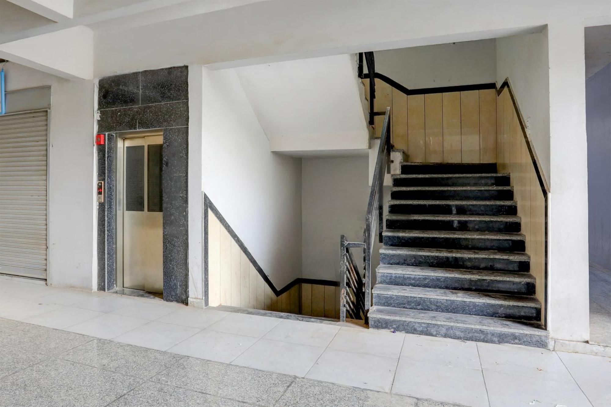 Super Townhouse Ambaji Formerly Hotel Kardhar Inn エクステリア 写真