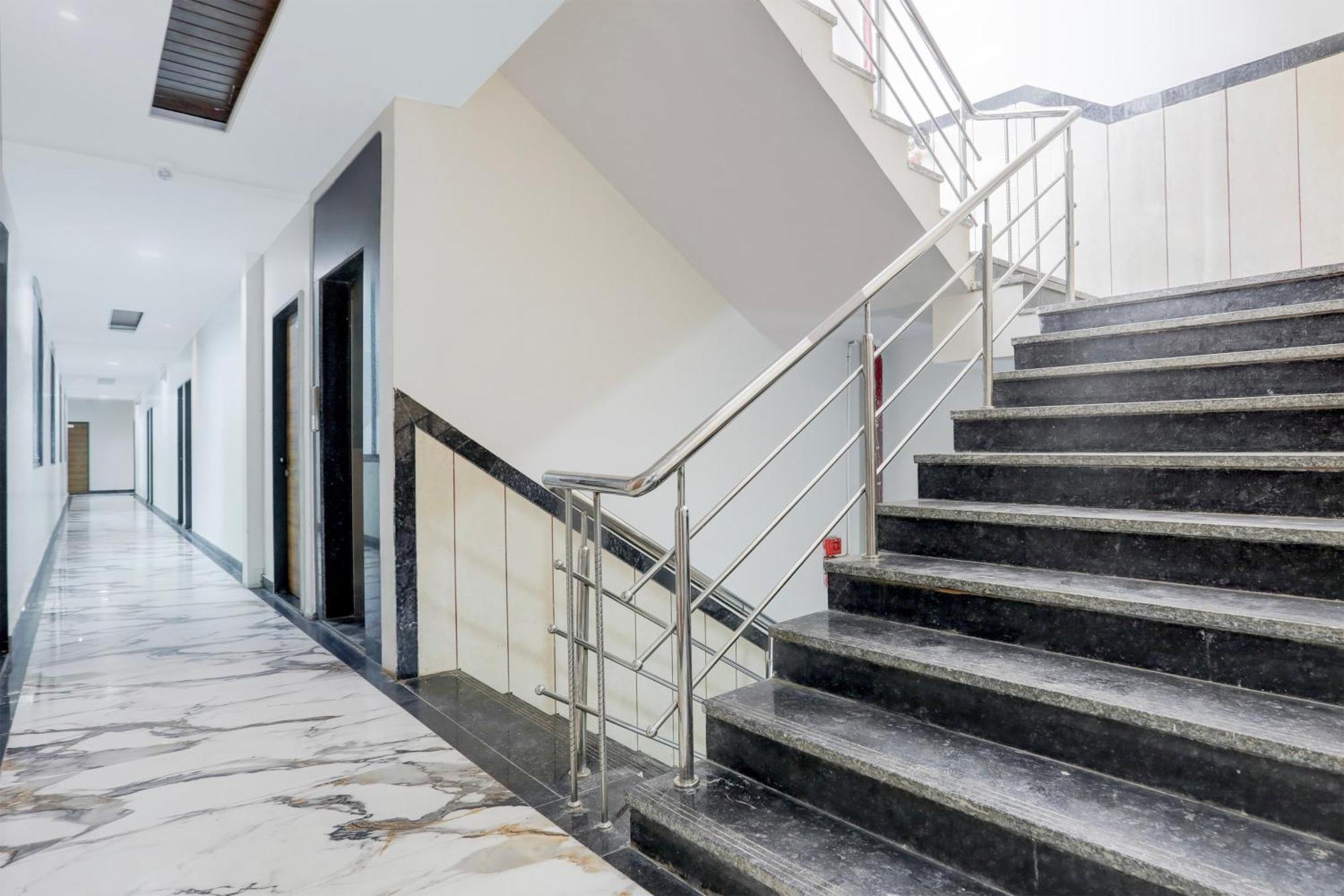 Super Townhouse Ambaji Formerly Hotel Kardhar Inn エクステリア 写真