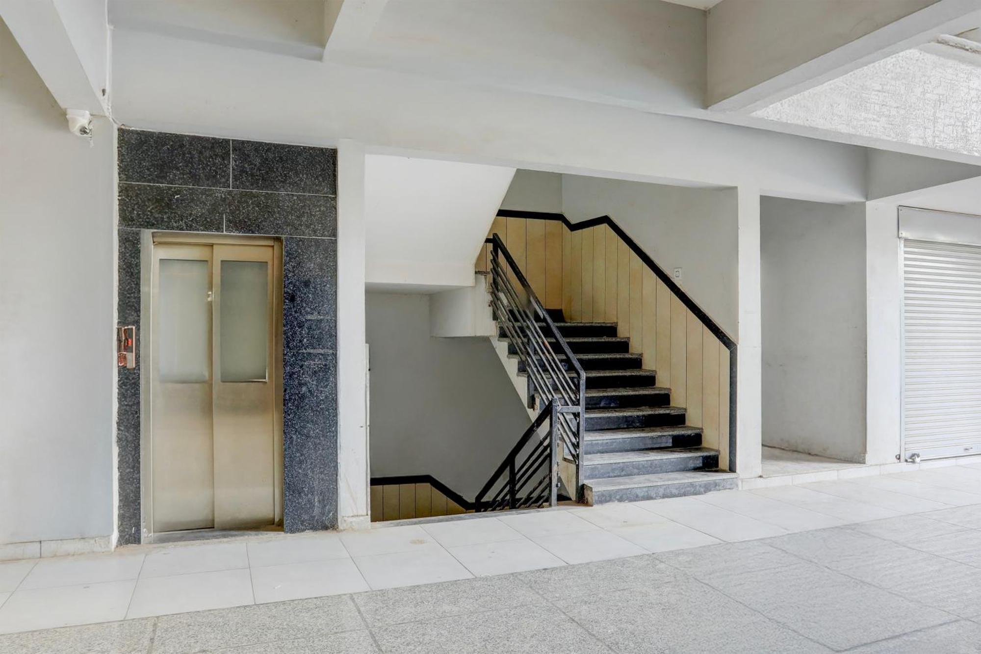 Super Townhouse Ambaji Formerly Hotel Kardhar Inn エクステリア 写真