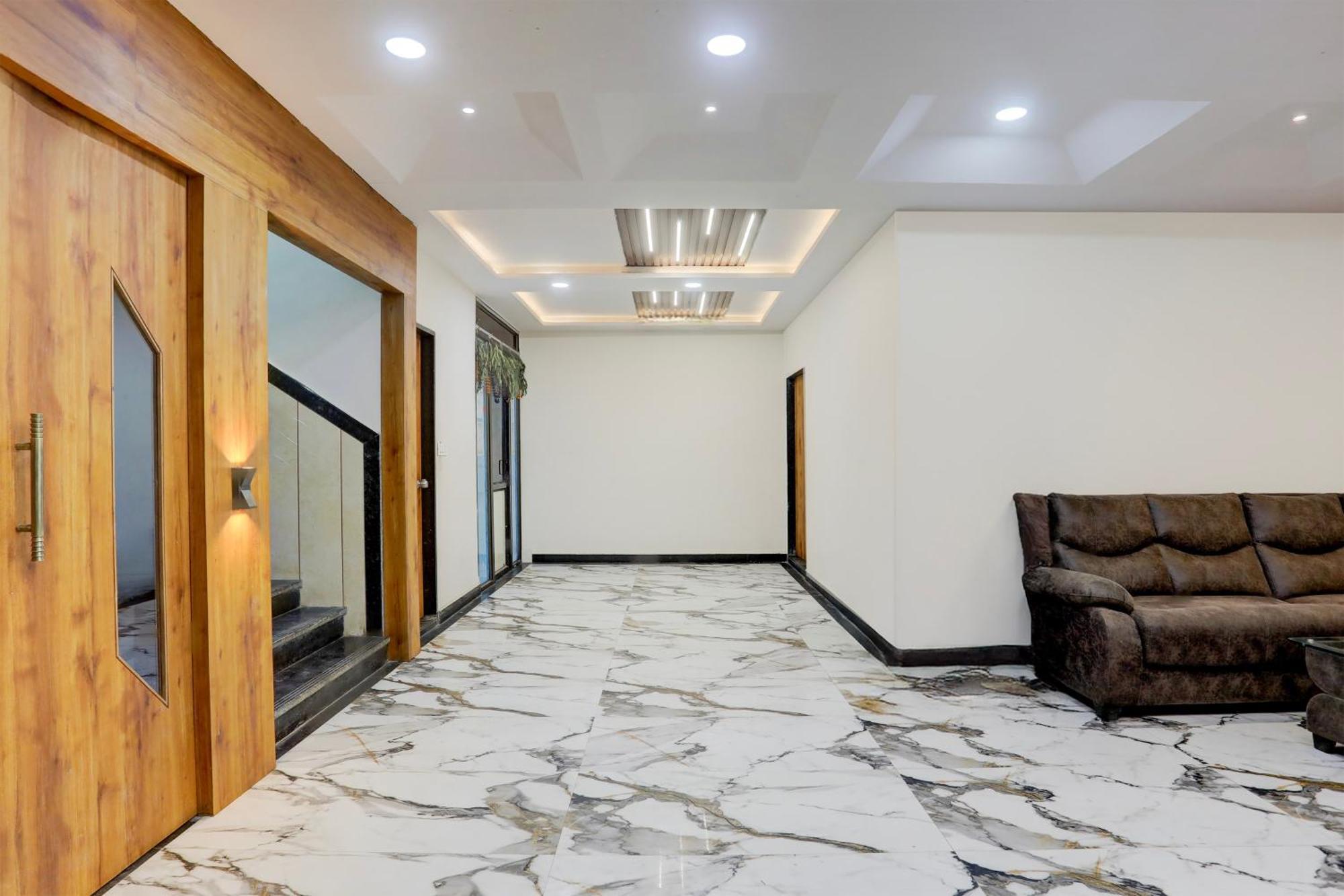Super Townhouse Ambaji Formerly Hotel Kardhar Inn エクステリア 写真