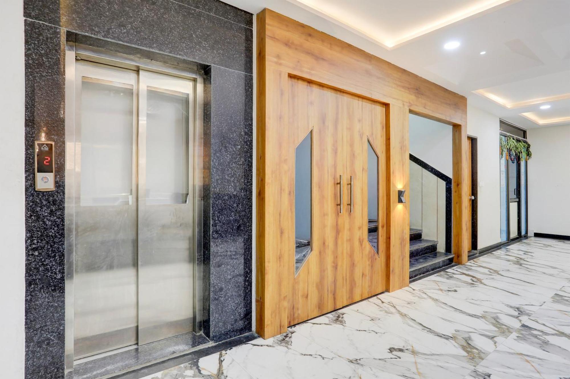 Super Townhouse Ambaji Formerly Hotel Kardhar Inn エクステリア 写真